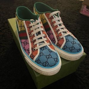 Men Gucci tennis sneakers